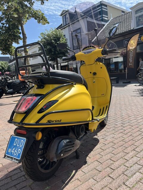 Vespa Sprint full option geel 2018 5642 km 25 km - Afbeelding 3