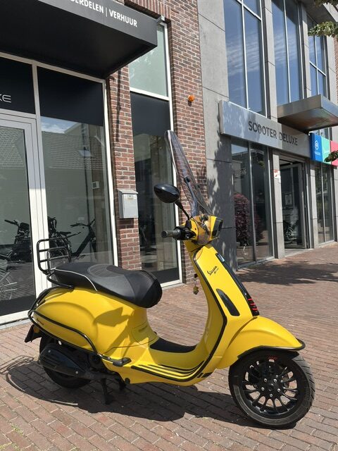 Vespa Sprint full option geel 2018 5642 km 25 km - Afbeelding 2