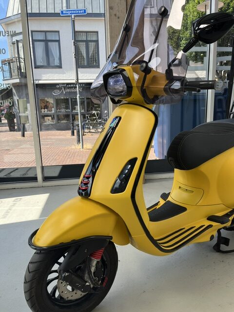 Vespa Sprint full option geel 2018 5642 km 25 km - Afbeelding 7